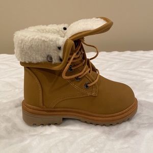 NWT Boots